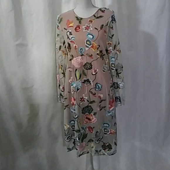 Ladies dress - Picture 1 of 6
